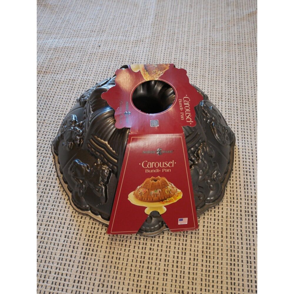 Nordic Ware Carousel Bundt Pan Platinum Collection Cast Aluminum 10 Cup